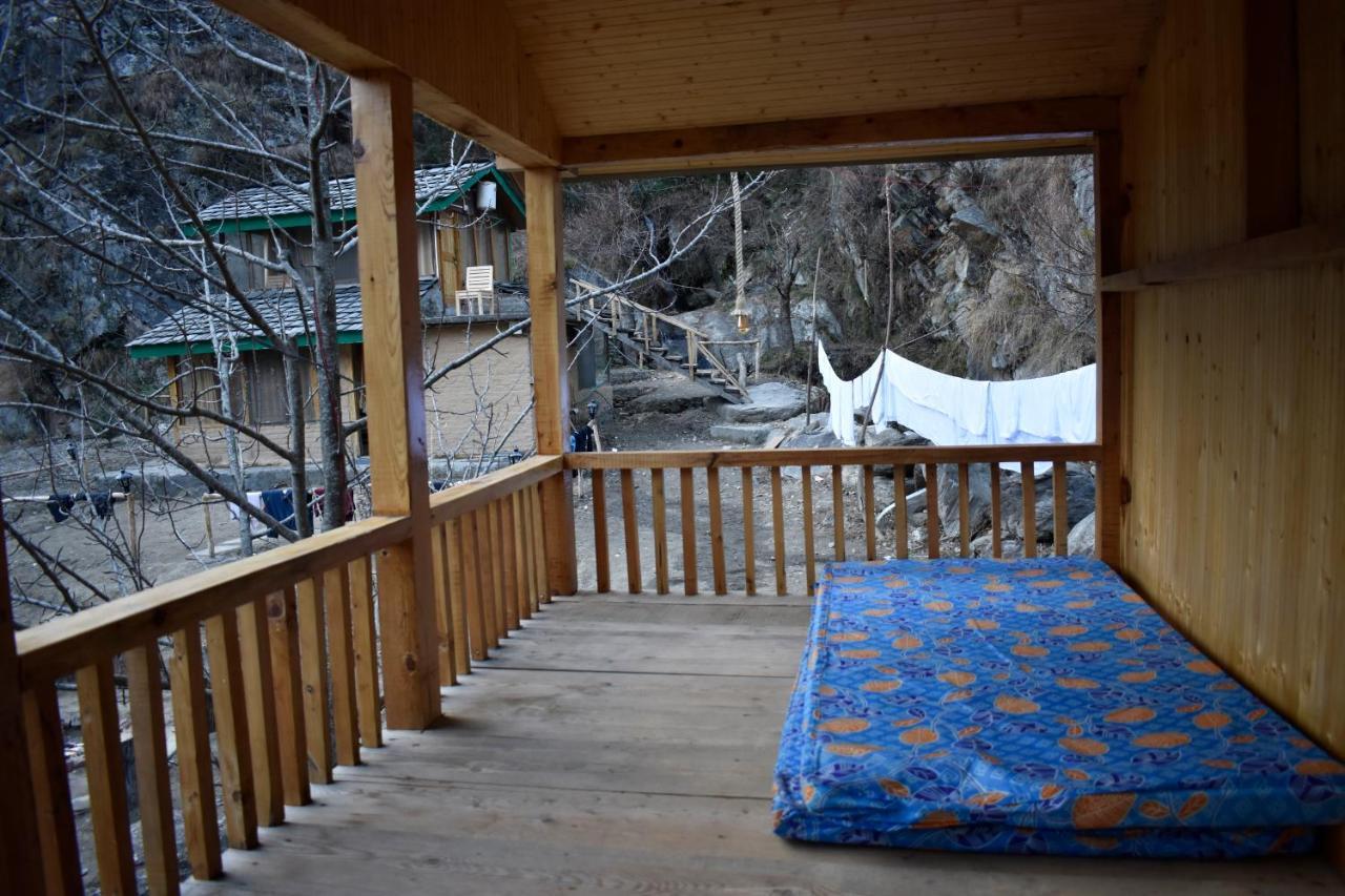 Moksha - By The River Villa Jibhi Exterior photo